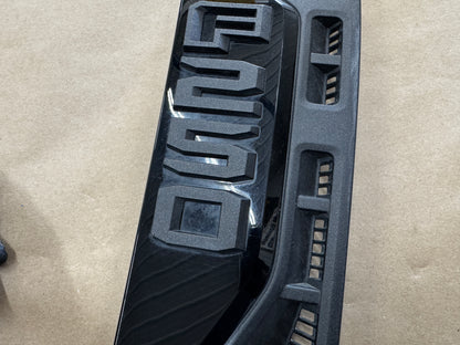 2023-2025 Ford F-250 F-350 Lariat RH Pass. Side Fender Insert Emblem Vent Black