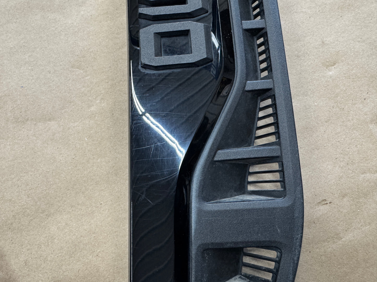 2023-2025 Ford F-250 F-350 Lariat RH Pass. Side Fender Insert Emblem Vent Black