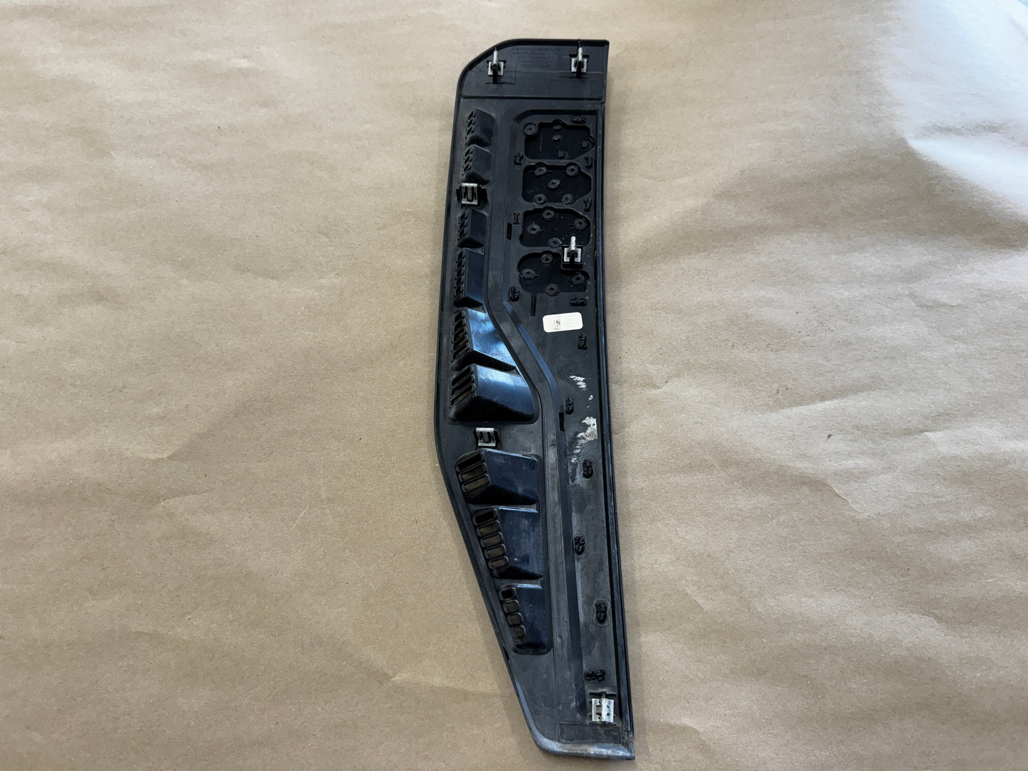 2023-2025 Ford F-250 F-350 Lariat RH Pass. Side Fender Insert Emblem Vent Black