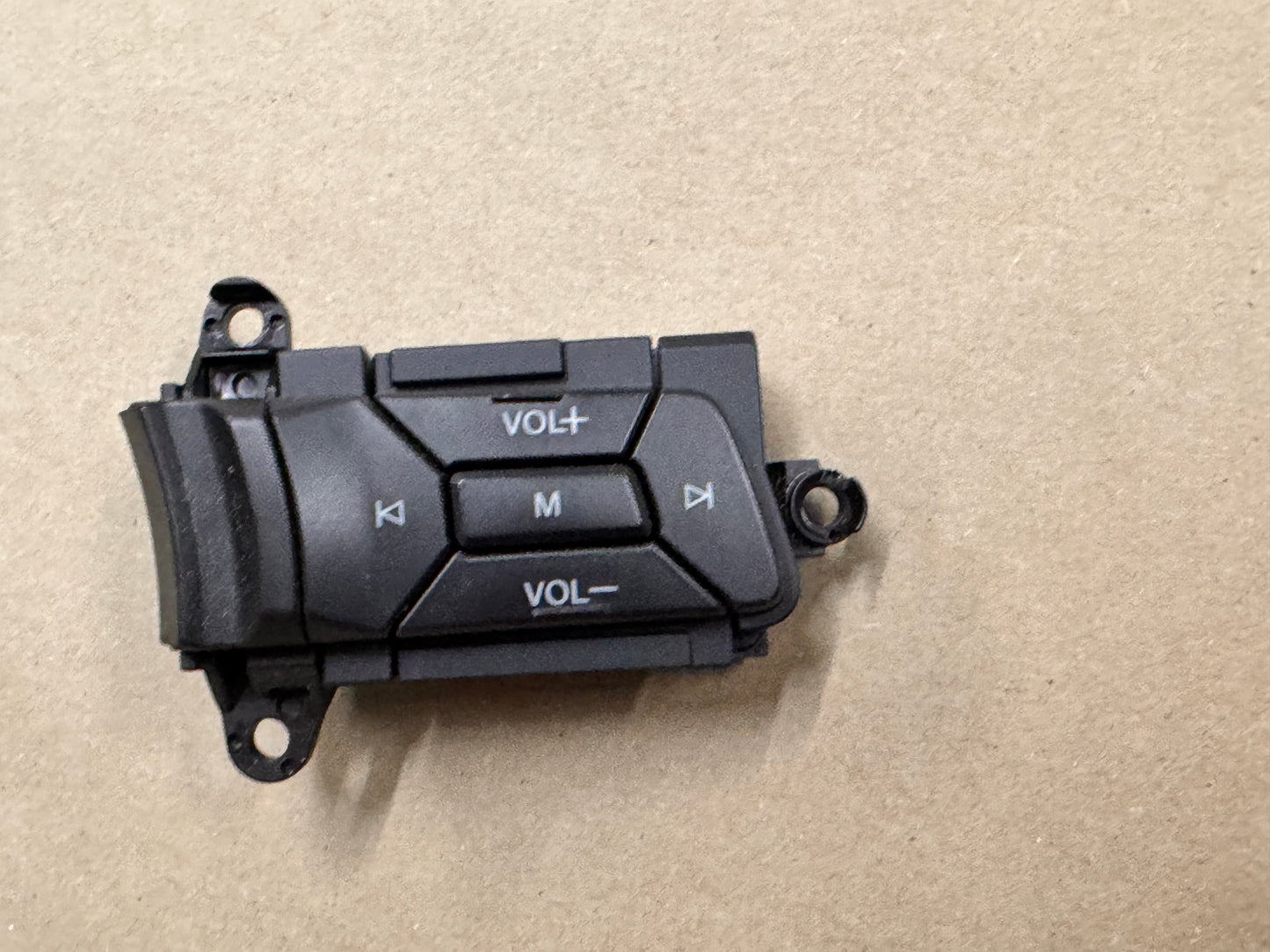 2015-2017 Ford Mustang GT RH Wheel Steering Button Volume Mute Search - OEM