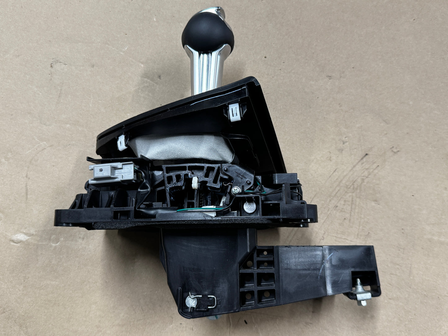 2024 Ford Mustang GT 5.0 10R80 Automatic Shifter Assembly - OEM