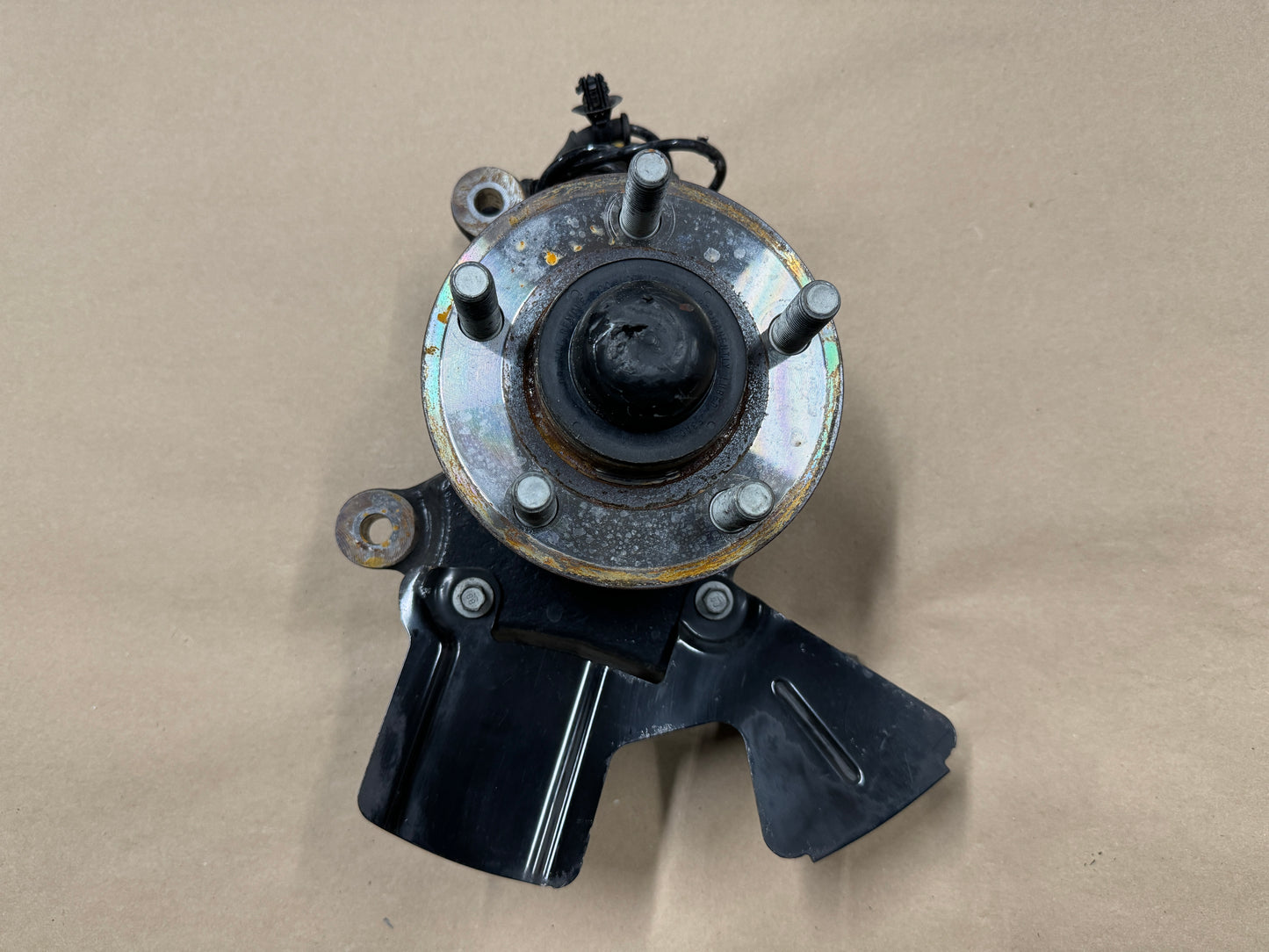 2015-2020 Ford Mustang 5.0L GT RH Passenger Side Front Spindle Knuckle Hub PP1