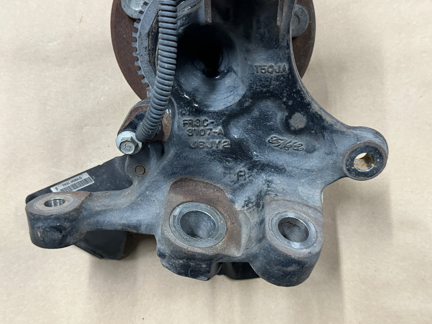 2015-2020 Ford Mustang 5.0L GT RH Passenger Side Front Spindle Knuckle Hub PP1