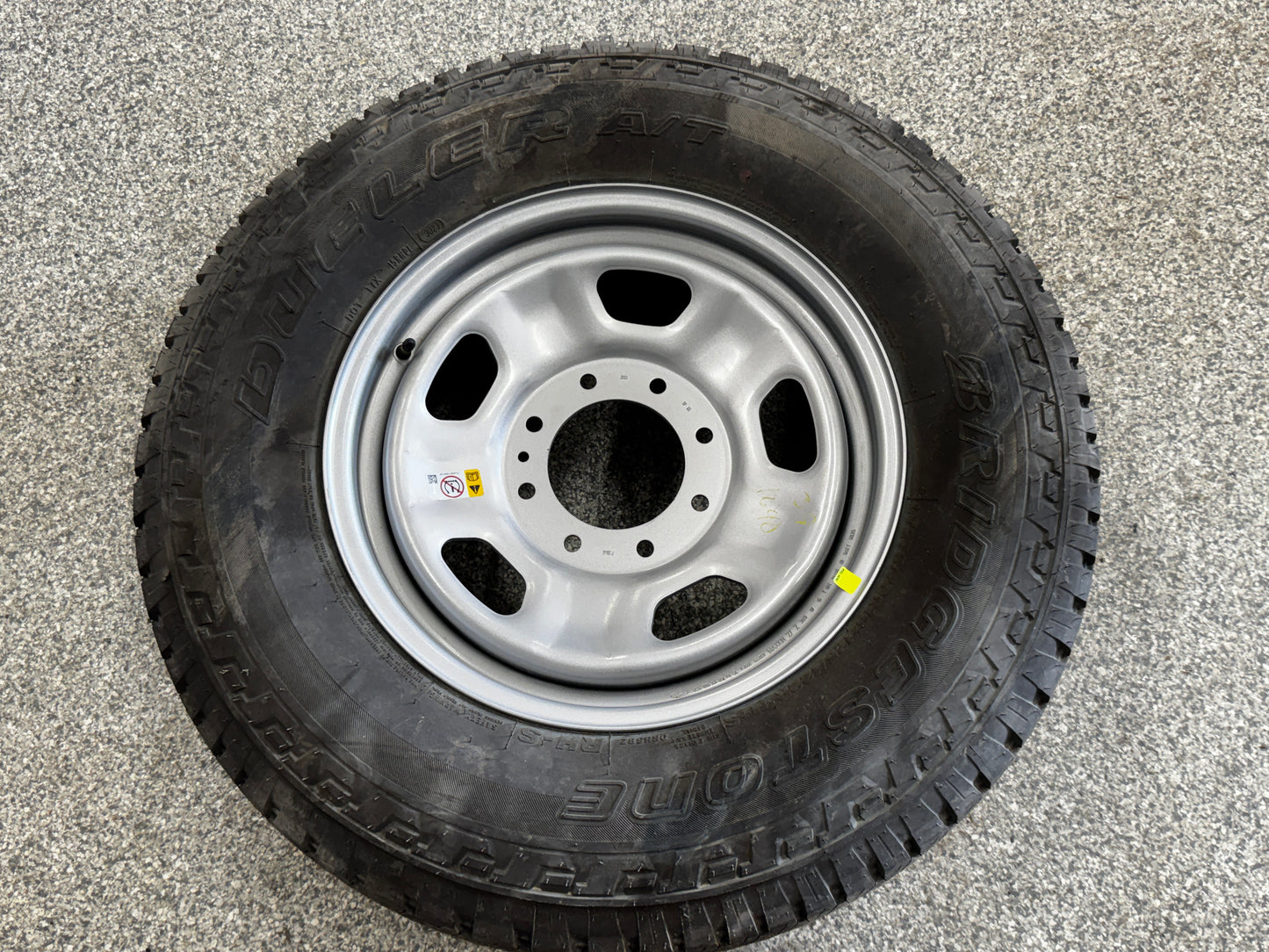 2023-2025 Ford F-250 F-350 Super Duty Spare Tire Bridgestone 275/70/18