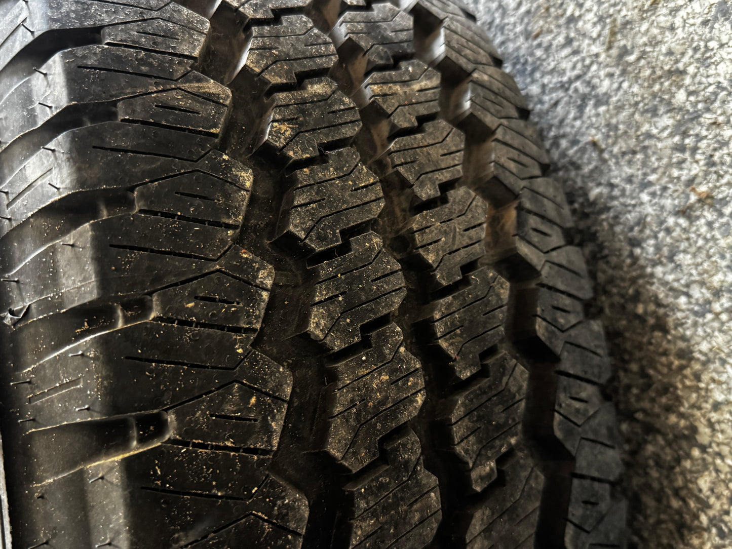 2023-2025 Ford F-250 F-350 Super Duty Spare Tire Bridgestone 275/70/18