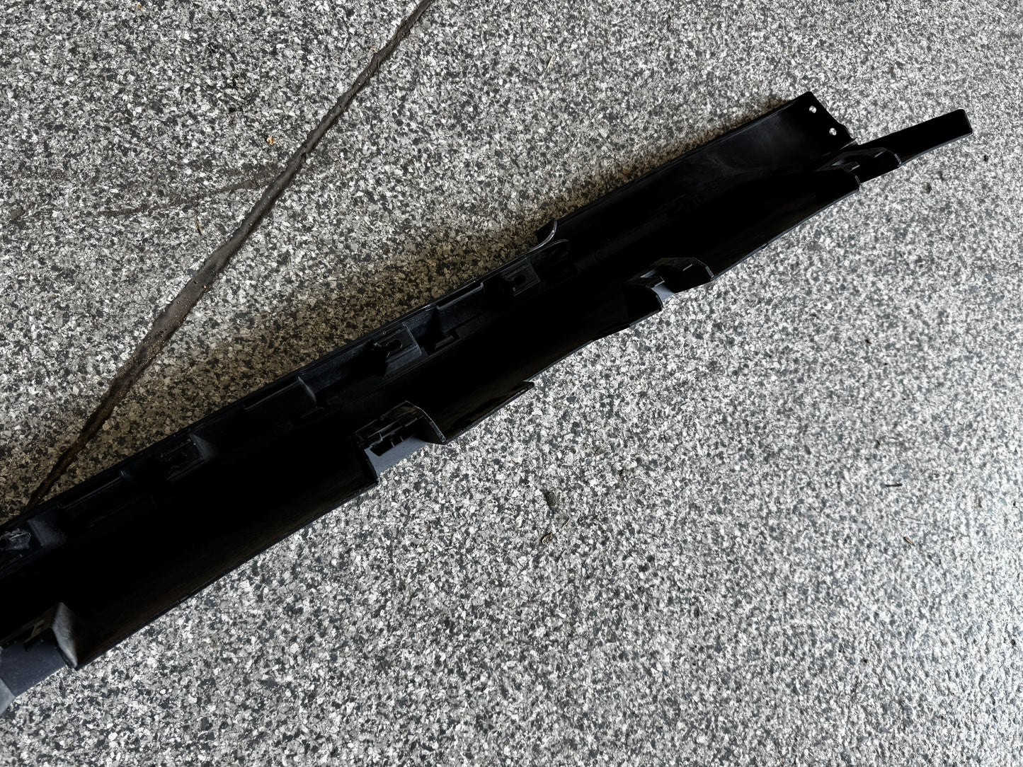 2024-2026 Ford Mustang GT LH Driver Side Skirt Molding "HY" - OEM