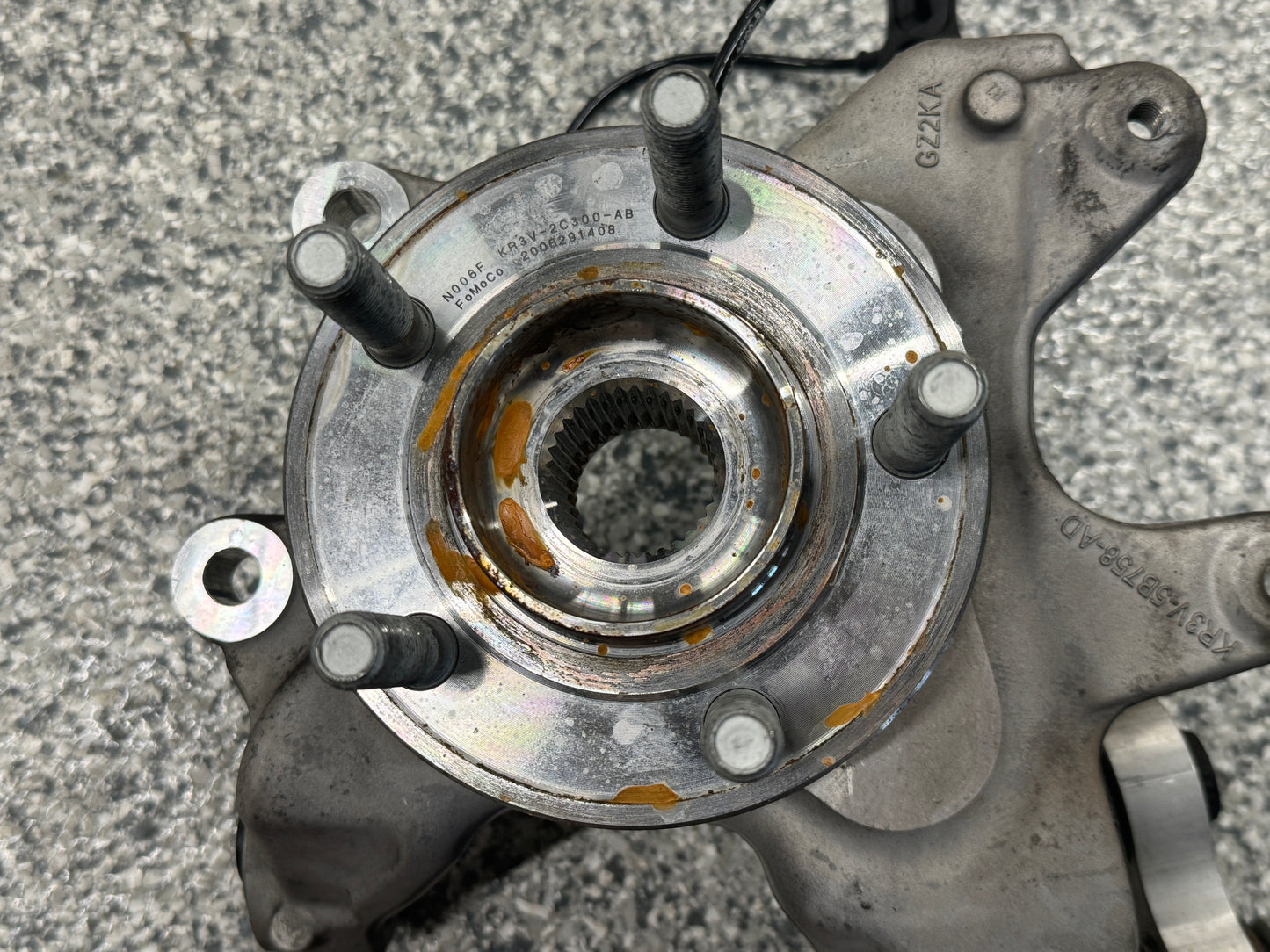 2020-2022 Ford Mustang GT500 CFTP RH Passenger Side Rear Spindle Knuckle Hub