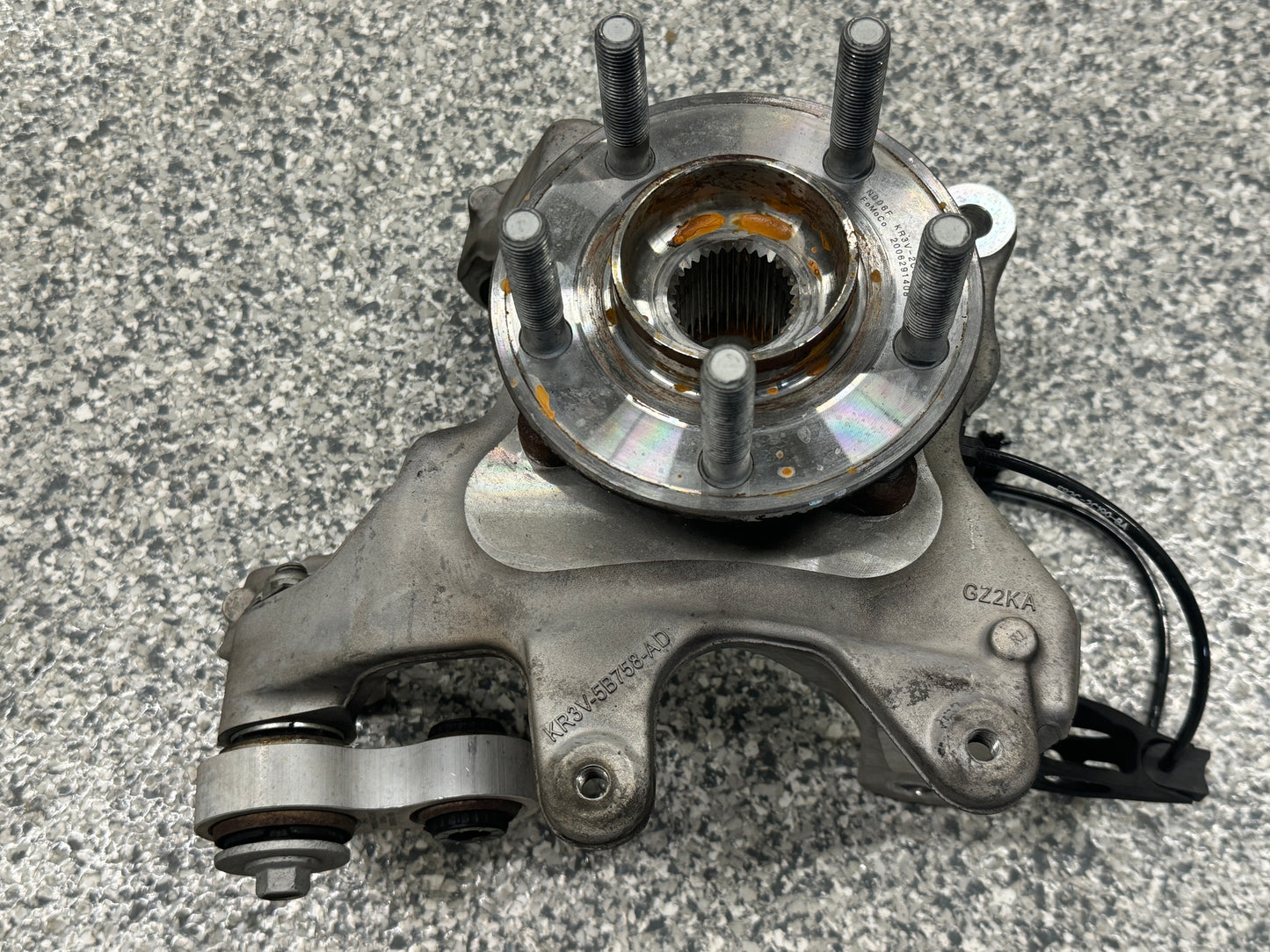 2020-2022 Ford Mustang GT500 CFTP RH Passenger Side Rear Spindle Knuckle Hub