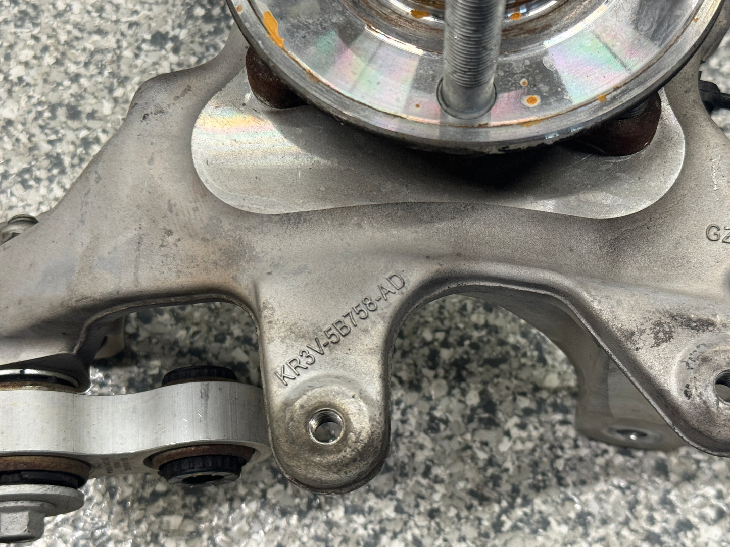 2020-2022 Ford Mustang GT500 CFTP RH Passenger Side Rear Spindle Knuckle Hub