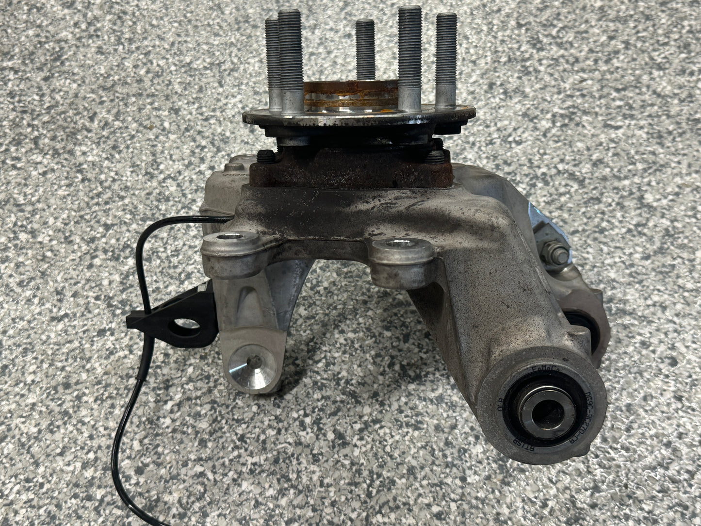 2020-2022 Ford Mustang GT500 CFTP RH Passenger Side Rear Spindle Knuckle Hub