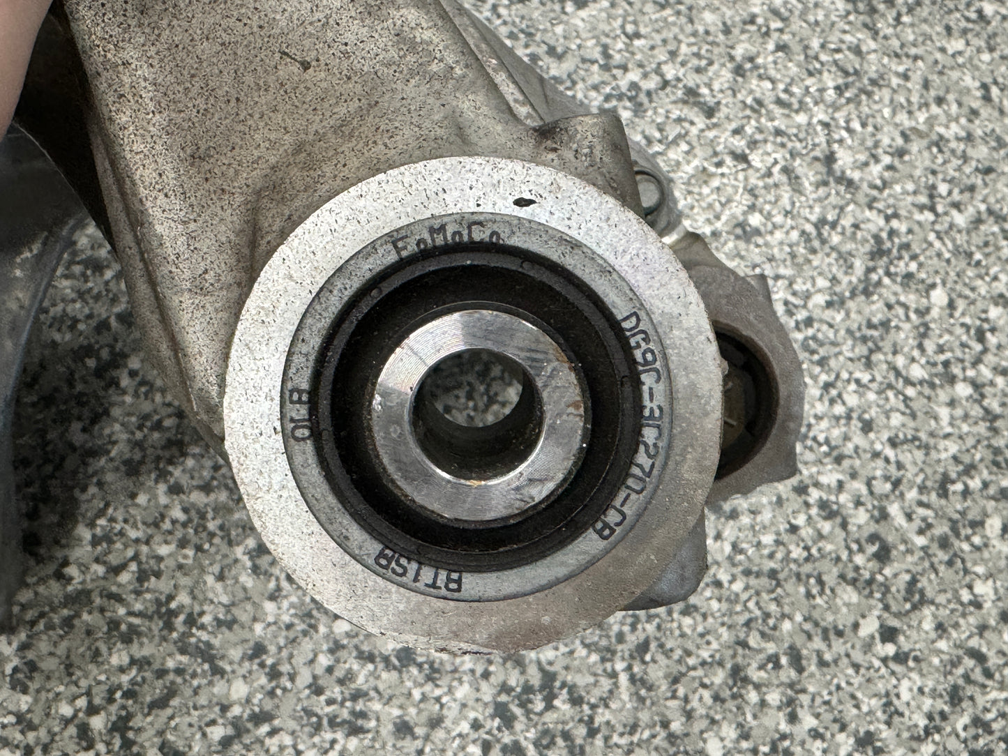 2020-2022 Ford Mustang GT500 CFTP RH Passenger Side Rear Spindle Knuckle Hub
