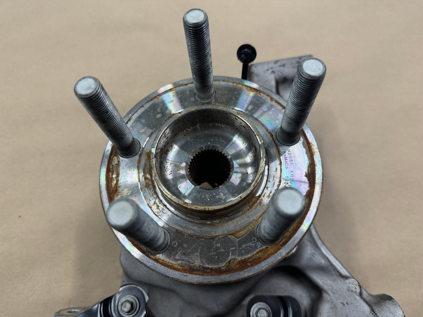 2020-2022 Ford Mustang GT500 CFTP LH Driver Side Front Spindle Knuckle Hub