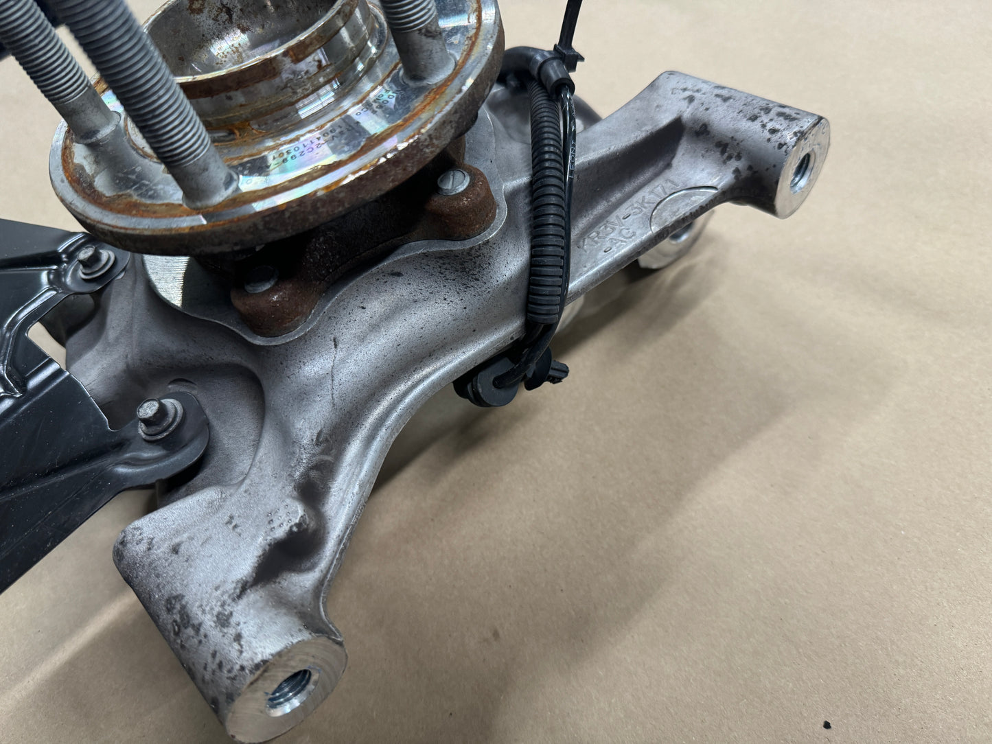 2020-2022 Ford Mustang GT500 CFTP LH Driver Side Front Spindle Knuckle Hub