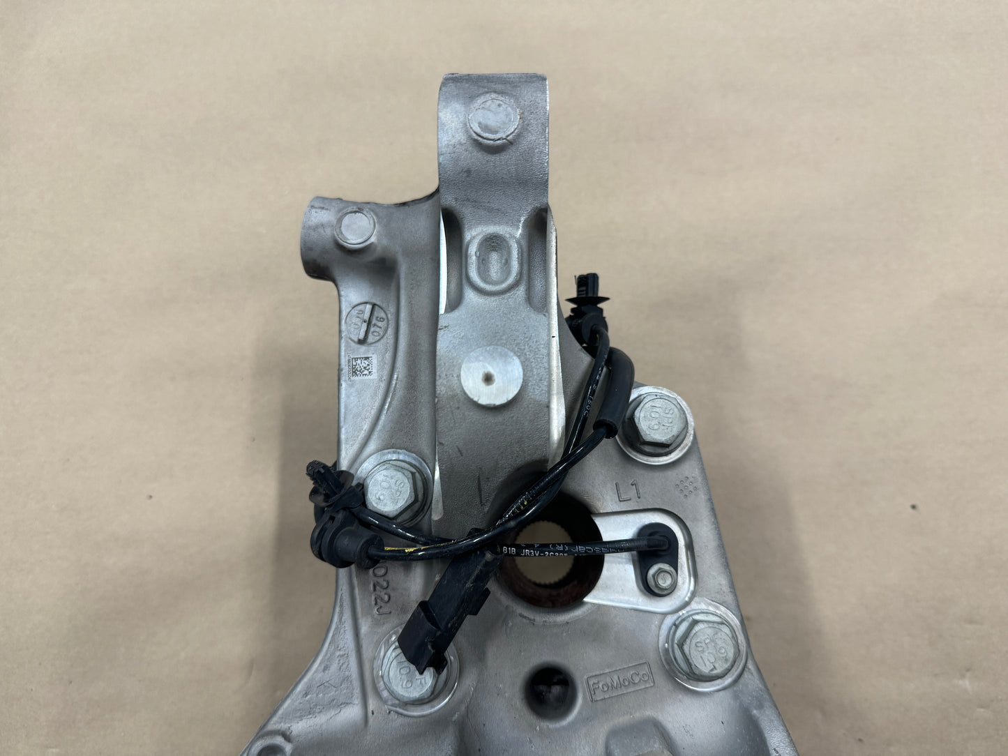 2020-2022 Ford Mustang GT500 CFTP LH Driver Side Front Spindle Knuckle Hub