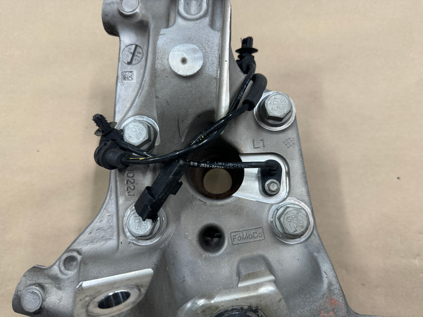 2020-2022 Ford Mustang GT500 CFTP LH Driver Side Front Spindle Knuckle Hub