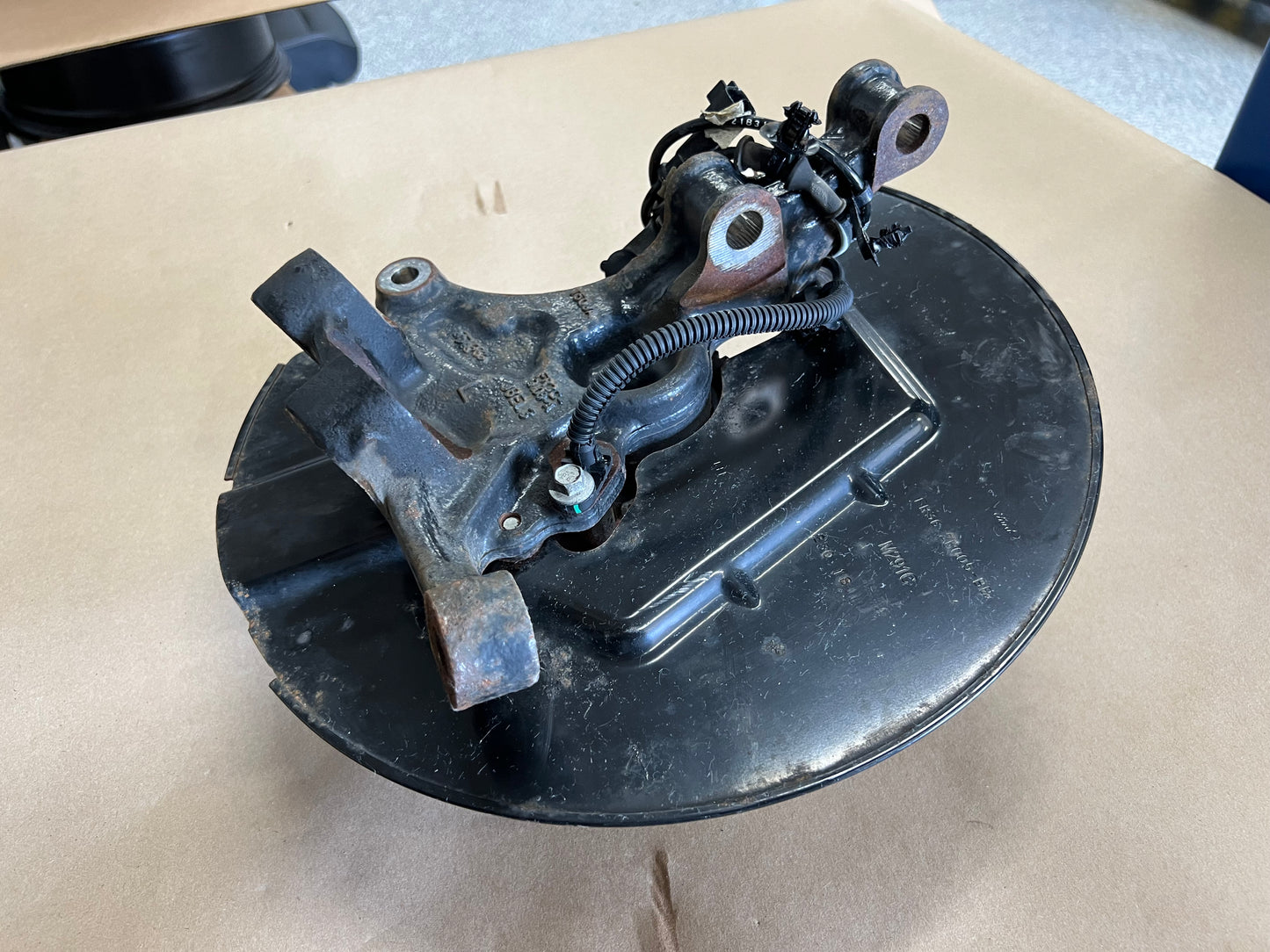 2015-2020 Ford Mustang 5.0L GT LH Driver Side Front Spindle Knuckle Hub