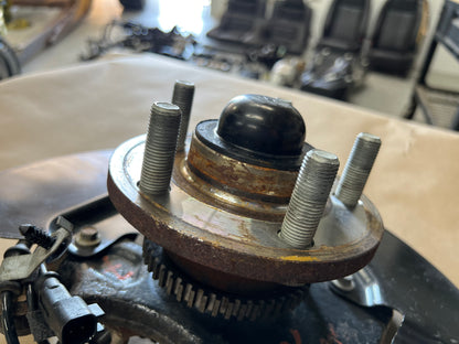 2015-2020 Ford Mustang 5.0L GT RH Passenger Side Front Spindle Knuckle Hub