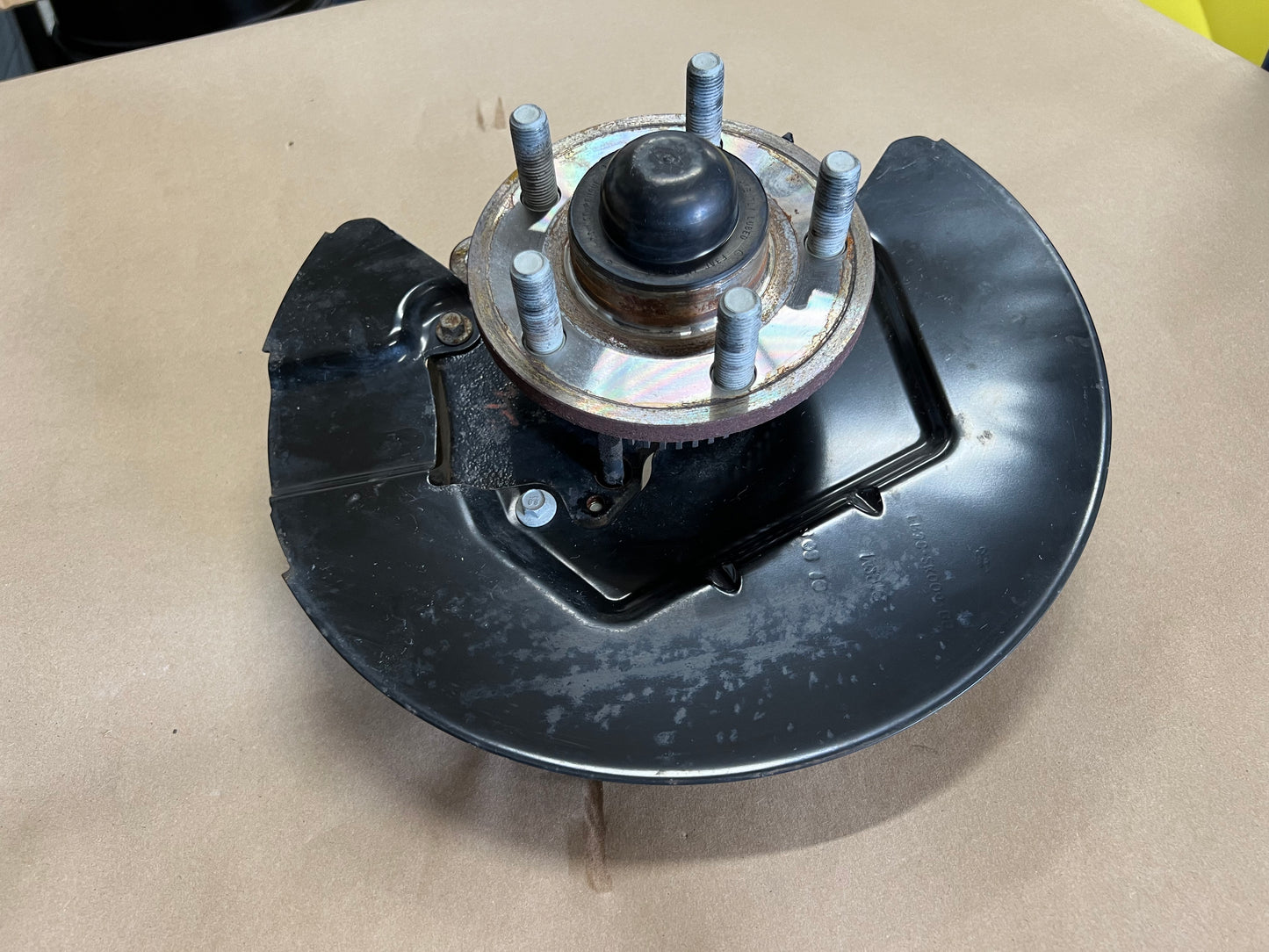 2015-2020 Ford Mustang 5.0L GT RH Passenger Side Front Spindle Knuckle Hub
