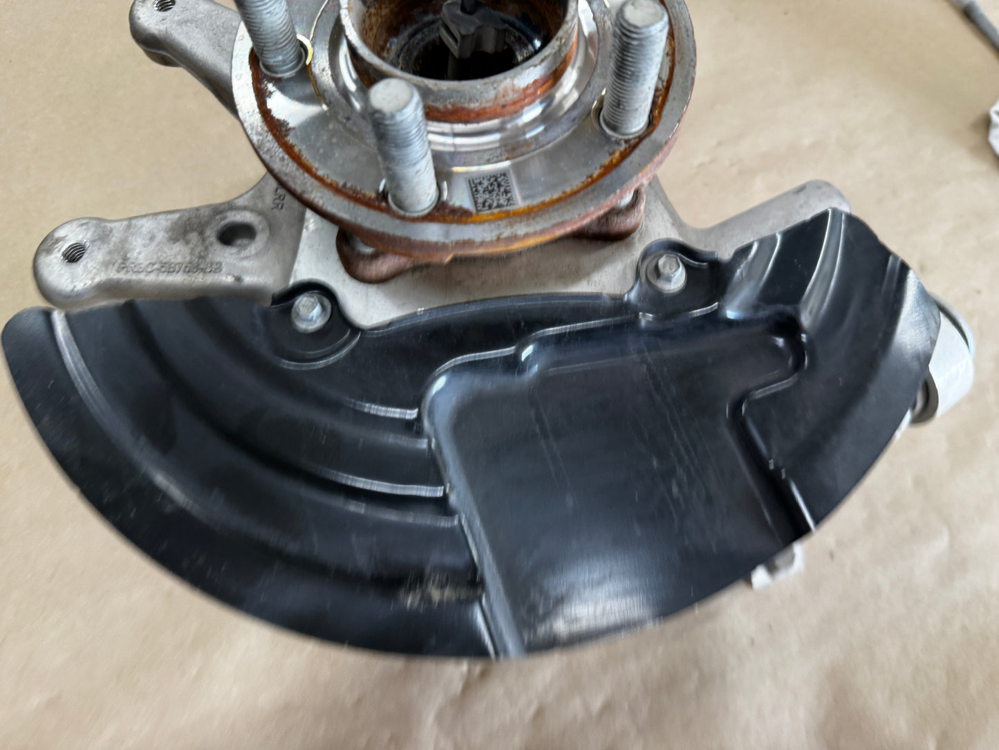 2024-2026 Ford Mustang GT RH Passenger Side Rear Spindle Knuckle Hub - OEM