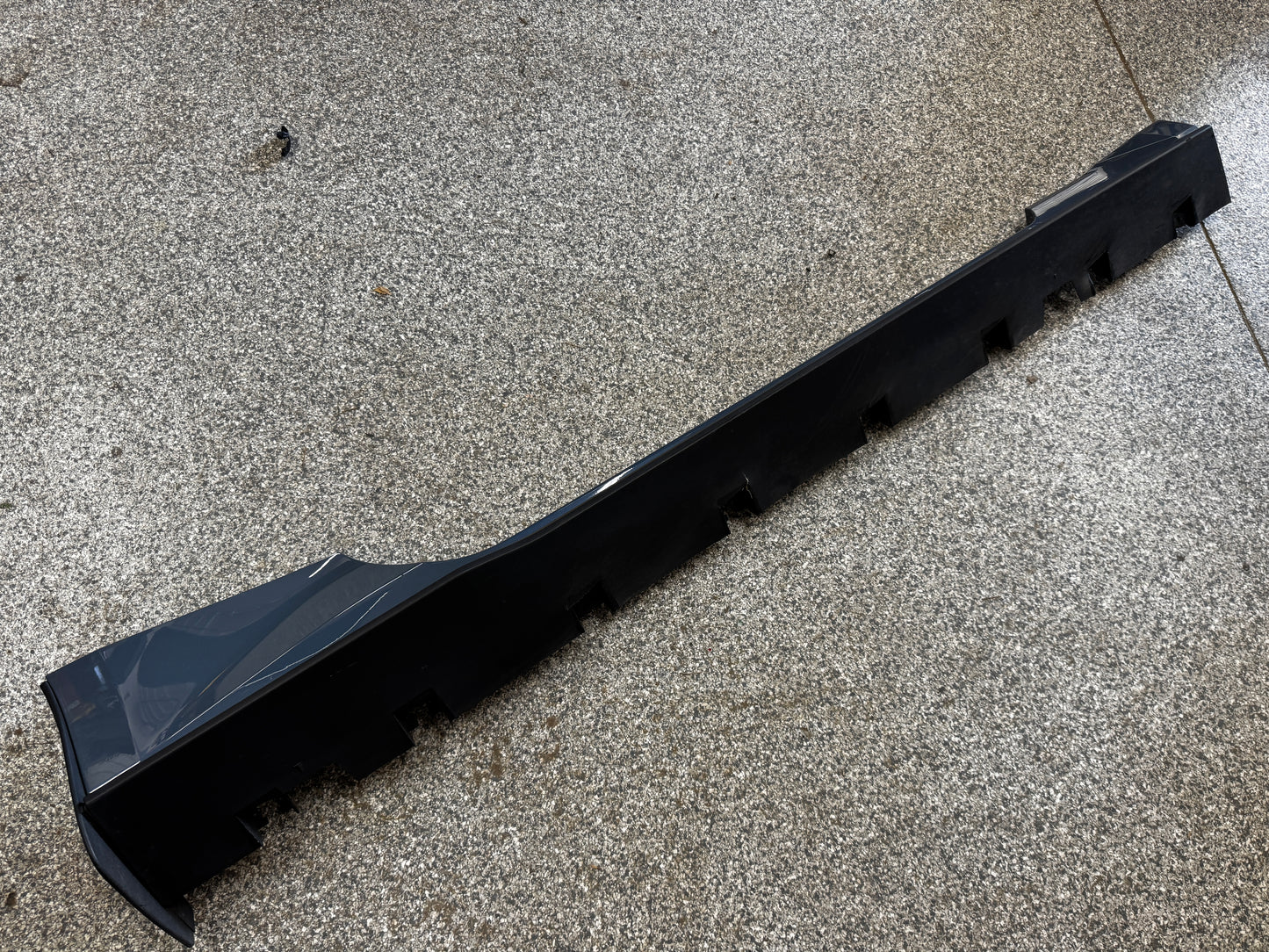 2024-2026 Ford Mustang GT RH Passenger Side Skirt Molding "K1" - OEM