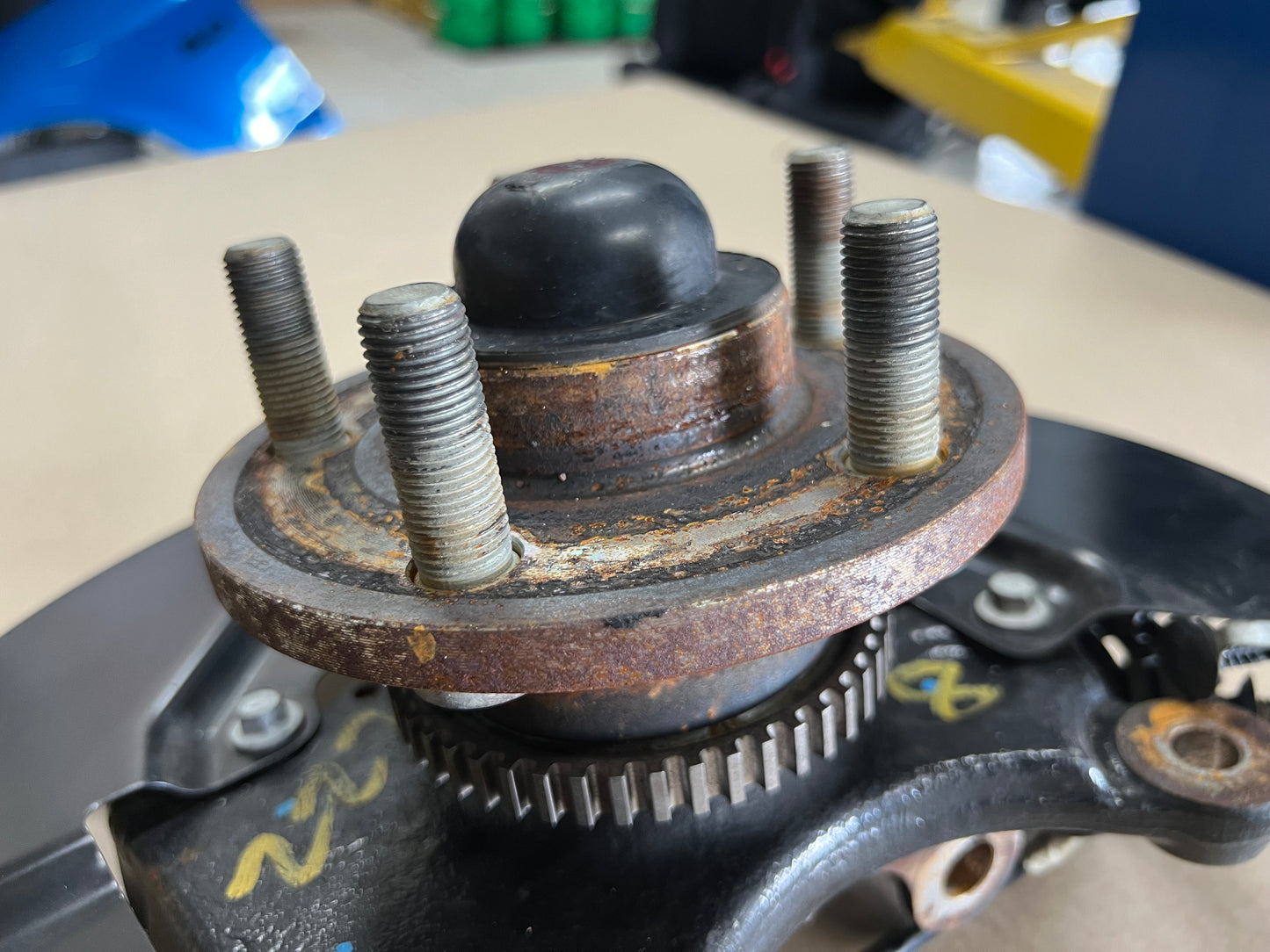 2015-2020 Ford Mustang 5.0L GT LH Driver Side Front Spindle Knuckle Hub