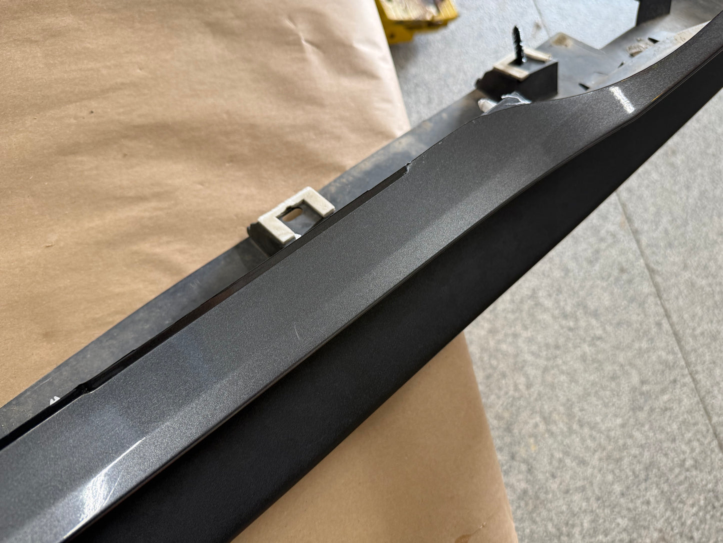 2015-2023 Mustang GT V6 LH Side Skirt Molding Driver Side "J7"
