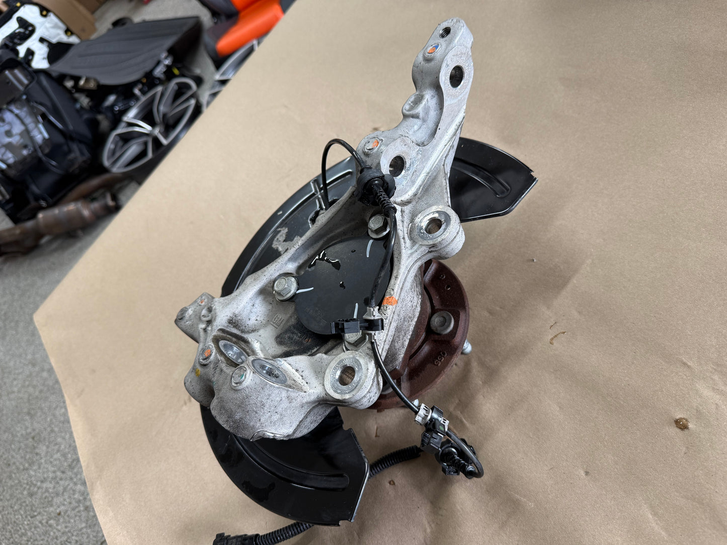 2016-2024 Chevrolet Camaro ZL1 SS RH Passenger Side Front Spindle Knuckle Hub GM