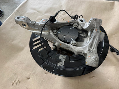 2016-2024 Chevrolet Camaro ZL1 SS RH Passenger Side Front Spindle Knuckle Hub GM