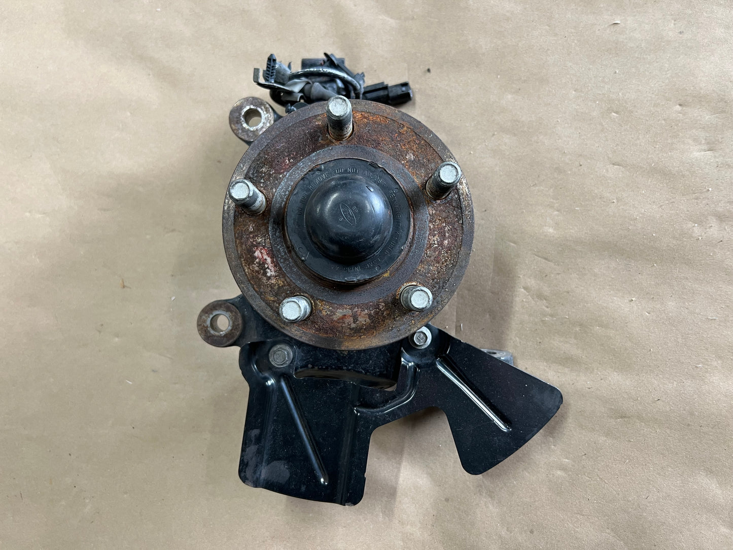 2015-2020 Ford Mustang 5.0L GT RH Passenger Side Front Spindle Knuckle Hub PP1