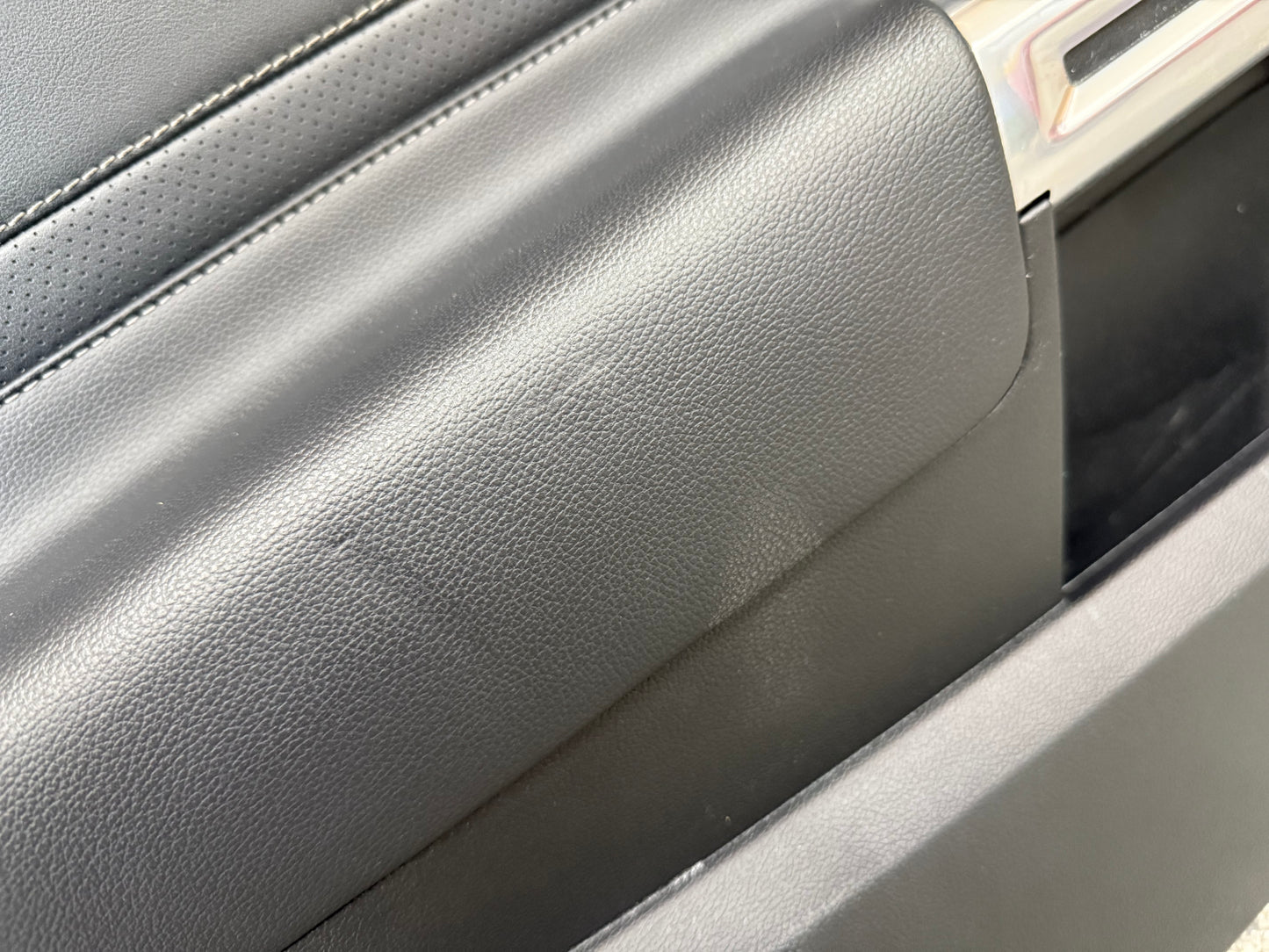 2018-2023 Ford Mustang GT LH Driver Leather Insert Door Panel Grey Stitching