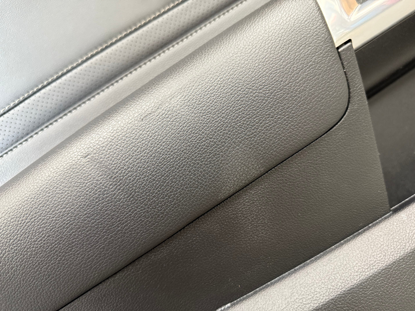 2018-2023 Ford Mustang GT LH Driver Leather Insert Door Panel Grey Stitching