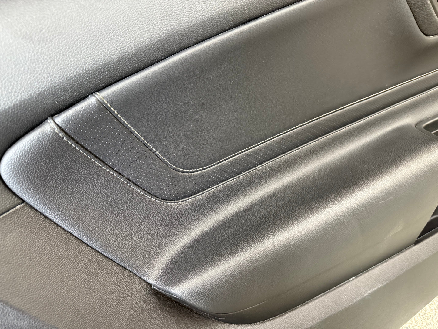 2018-2023 Ford Mustang GT LH Driver Leather Insert Door Panel Grey Stitching