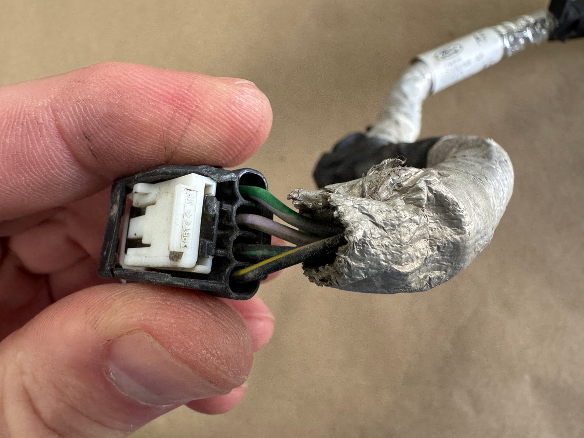 2018-2023 Ford Mustang GT Exhaust  Actuator Jumper Wiring - OEM