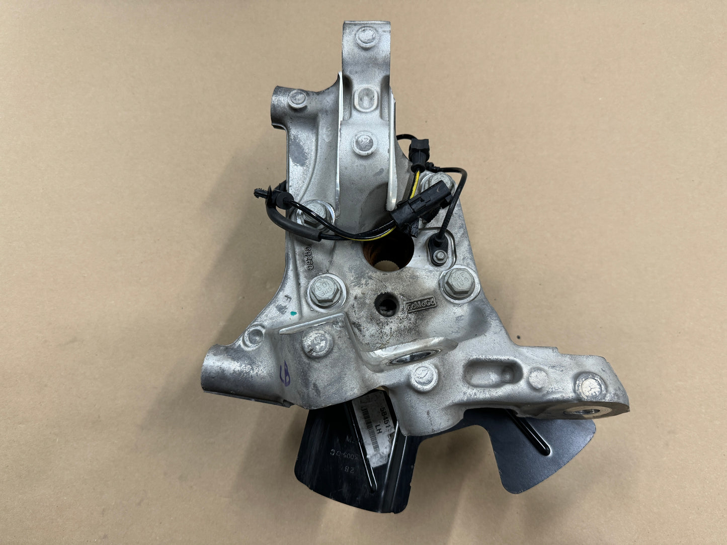 2020-2022 Ford Mustang GT500 CFTP LH Driver Side Front Spindle Knuckle Hub - OEM
