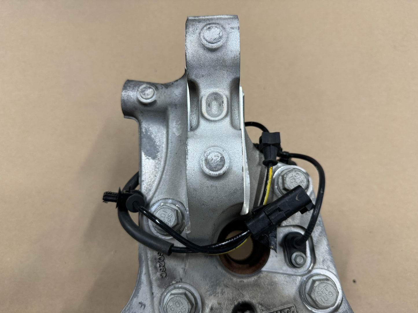 2020-2022 Ford Mustang GT500 CFTP LH Driver Side Front Spindle Knuckle Hub - OEM