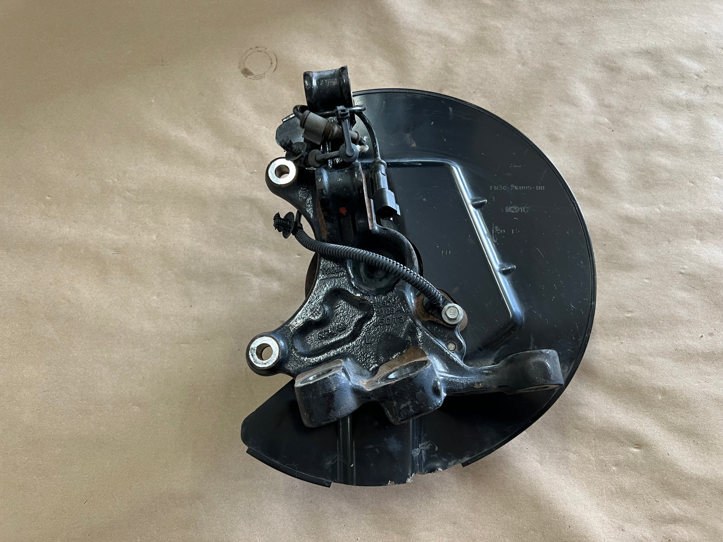2015-2020 Ford Mustang 5.0L GT LH Driver Side Front Spindle Knuckle Hub