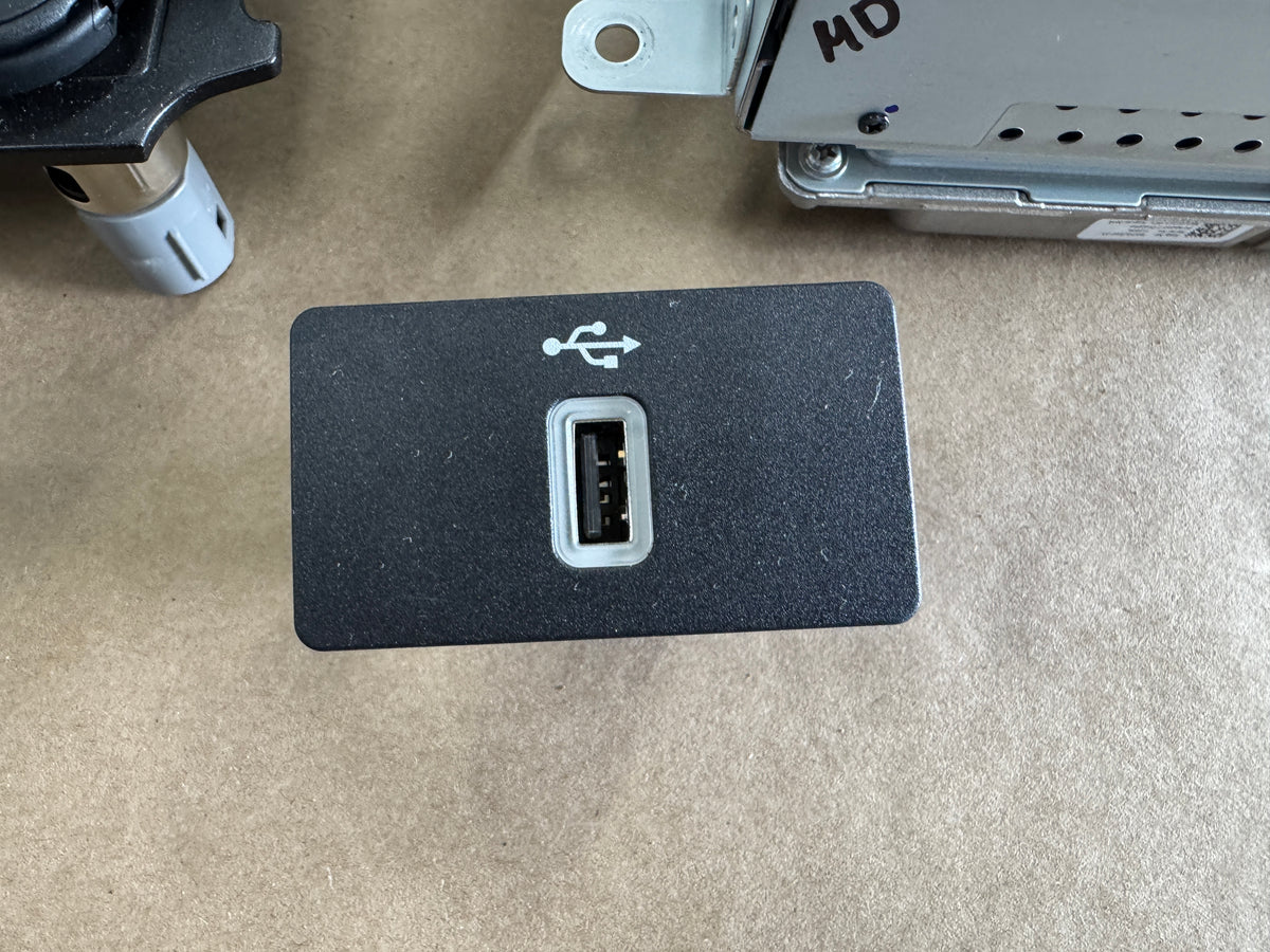 2022 Ford Mustang GT Touch Screen, Face Plate, Radio, Module USB Port