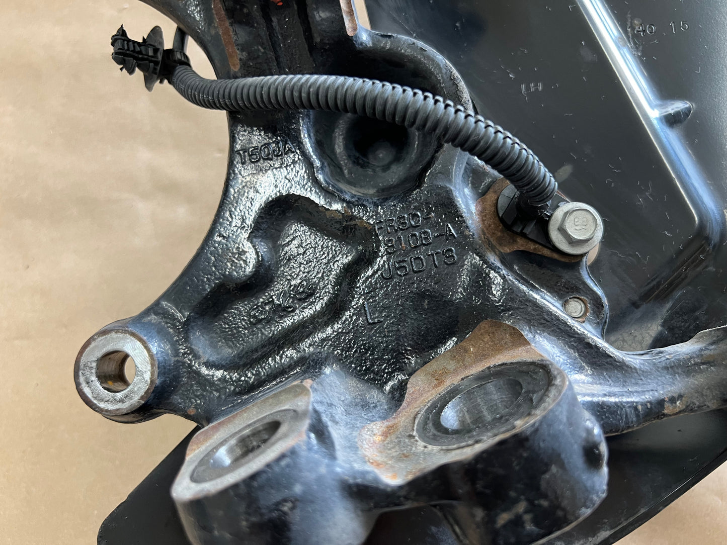 2015-2020 Ford Mustang 5.0L GT LH Driver Side Front Spindle Knuckle Hub