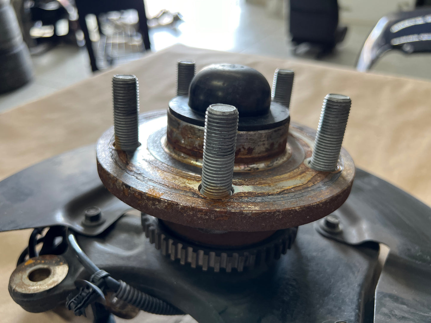 2015-2020 Ford Mustang 5.0L GT RH Passenger Side Front Spindle Knuckle Hub