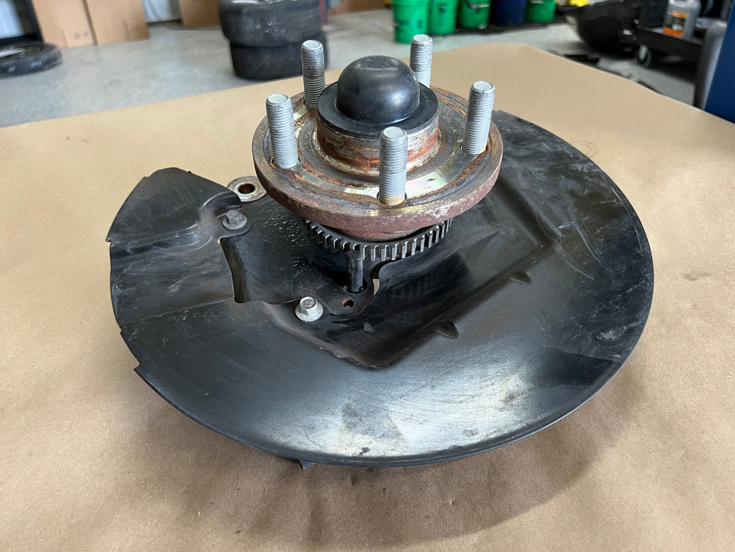 2015-2020 Ford Mustang 5.0L GT RH Passenger Side Front Spindle Knuckle Hub