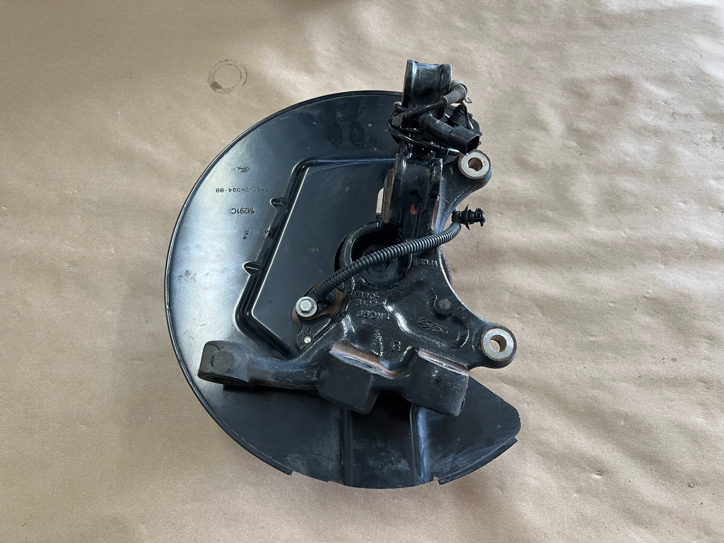 2015-2020 Ford Mustang 5.0L GT RH Passenger Side Front Spindle Knuckle Hub