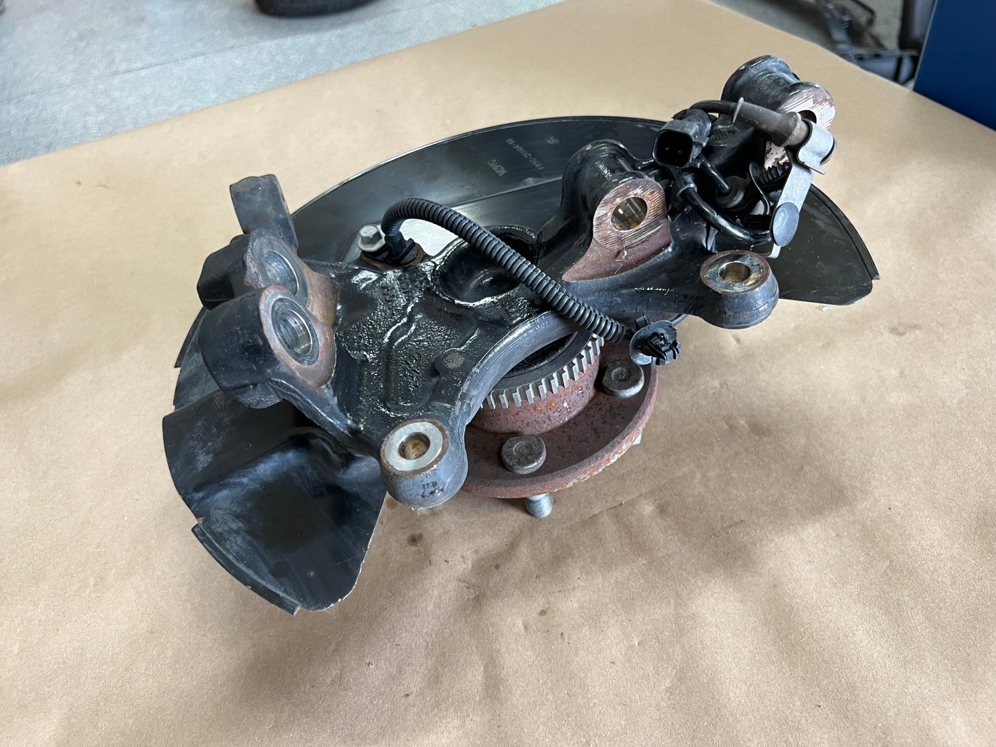 2015-2020 Ford Mustang 5.0L GT RH Passenger Side Front Spindle Knuckle Hub