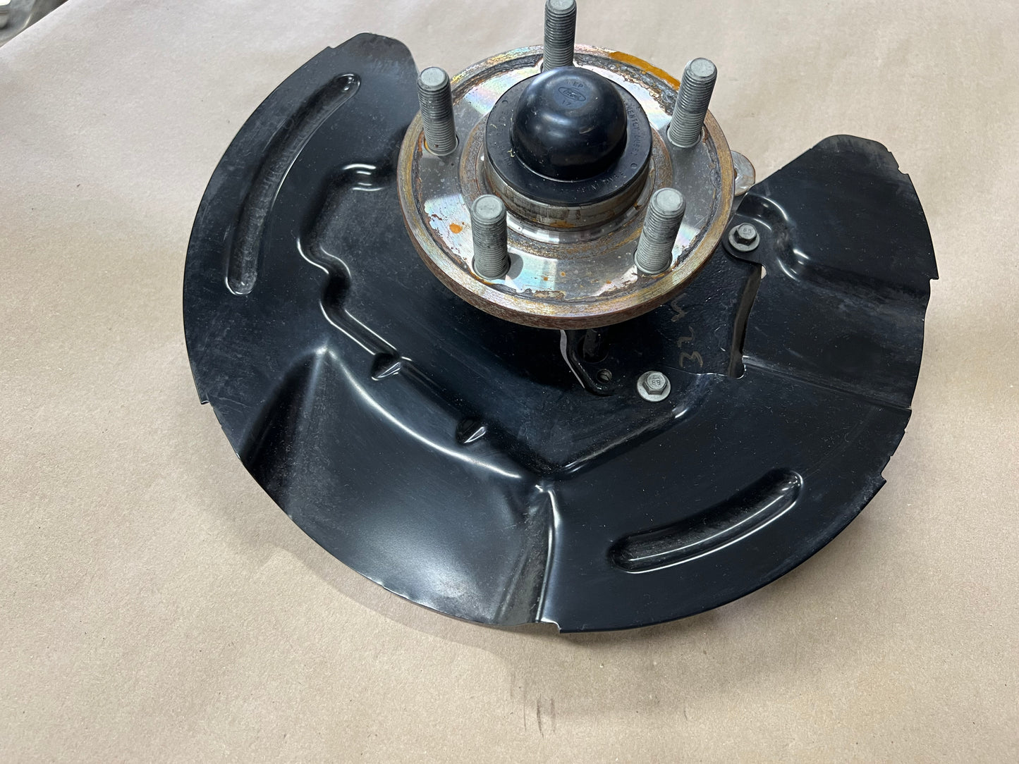 2015-2020 Ford Mustang 5.0L GT LH Driver Side Front Spindle Knuckle Hub