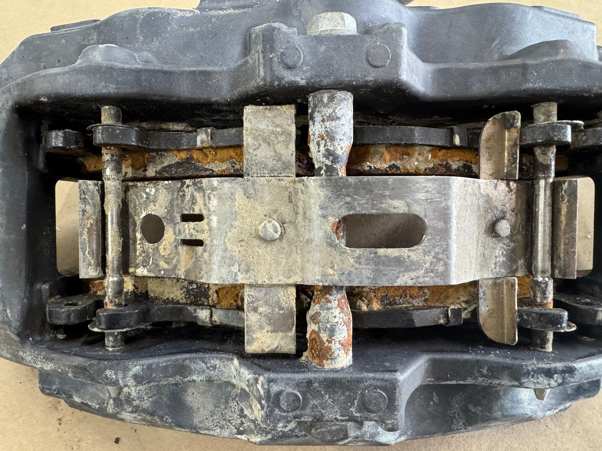 2015-2023 Ford Mustang GT Front 6 Piston BREMBO Brake Calipers - OEM