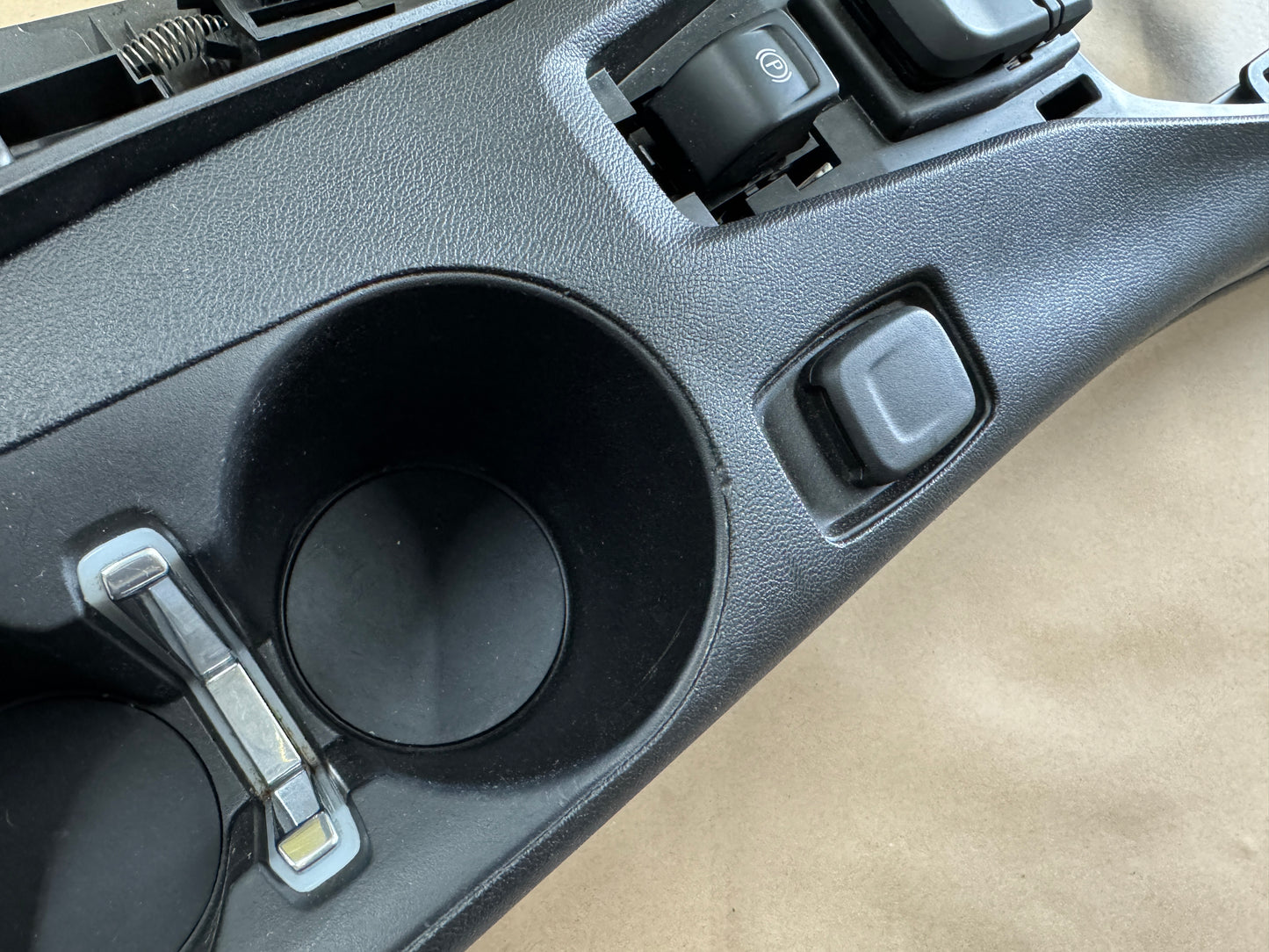 2018 Chevrolet Camaro Center Console Black Charging Station