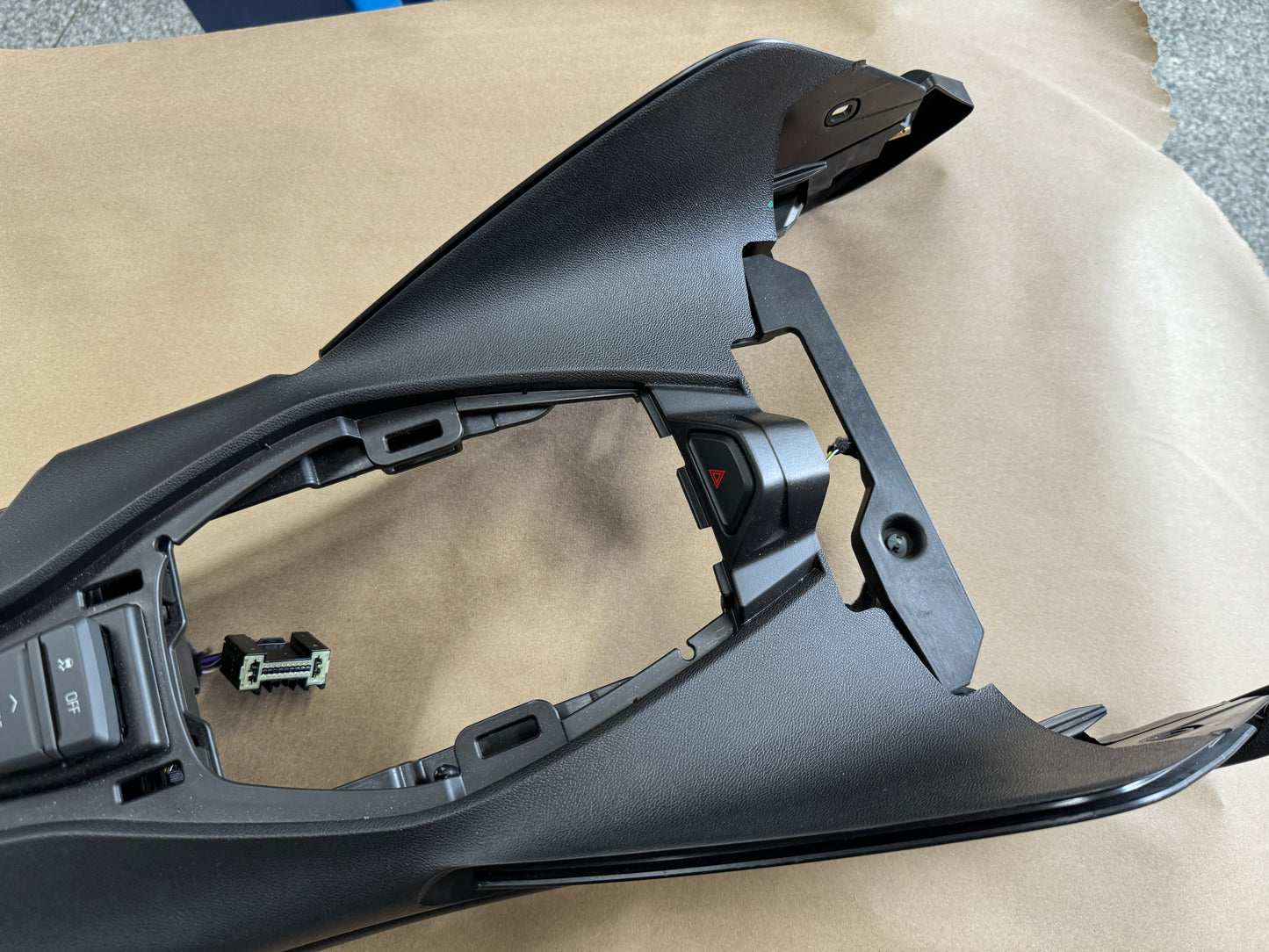 2018 Chevrolet Camaro Center Console Black Charging Station