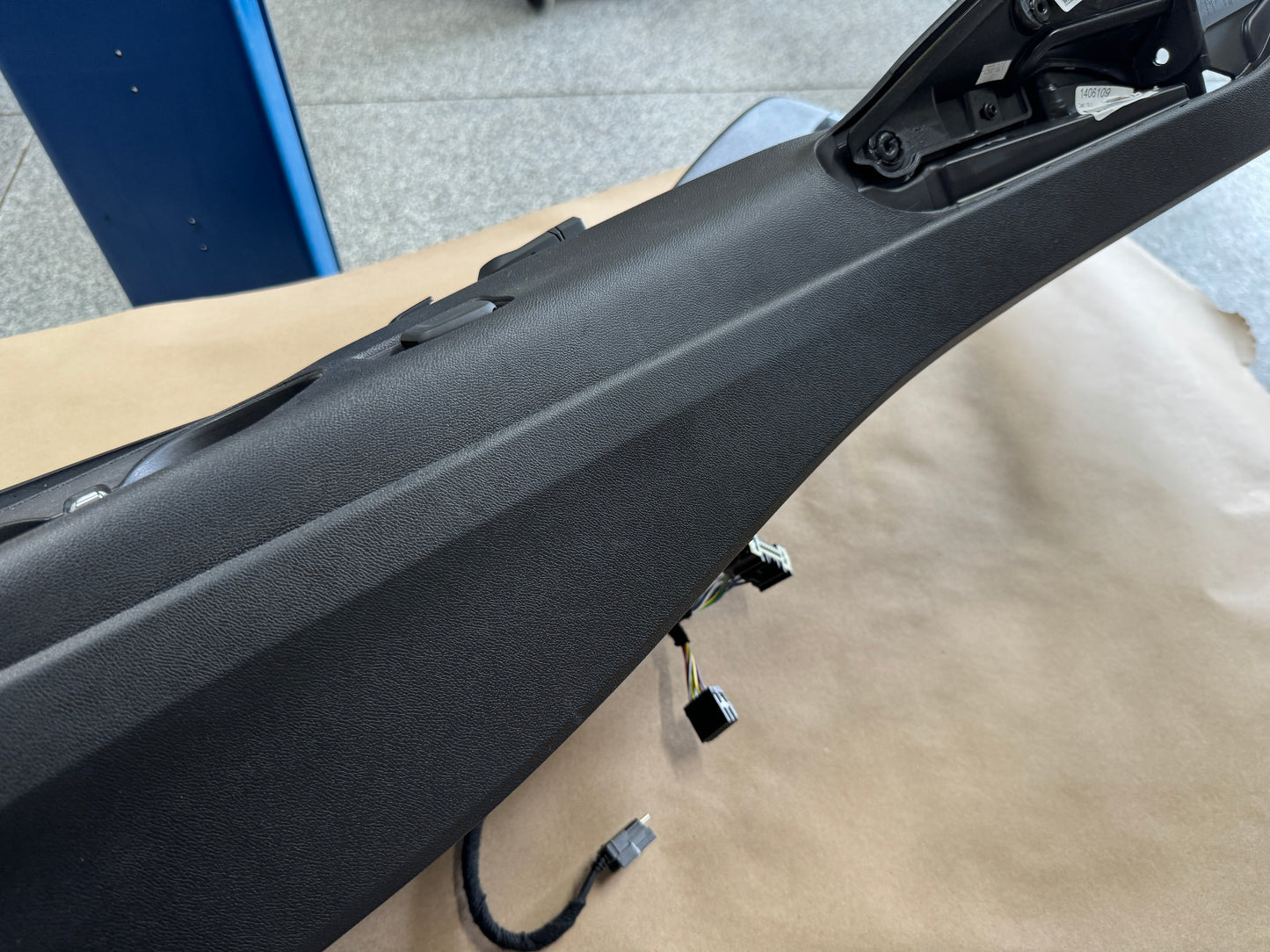 2018 Chevrolet Camaro Center Console Black Charging Station