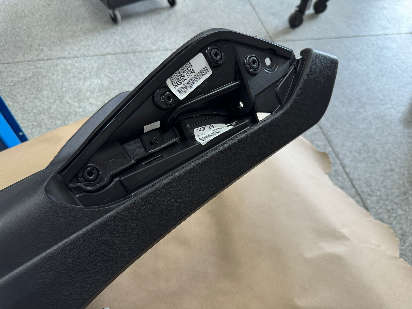 2018 Chevrolet Camaro Center Console Black Charging Station