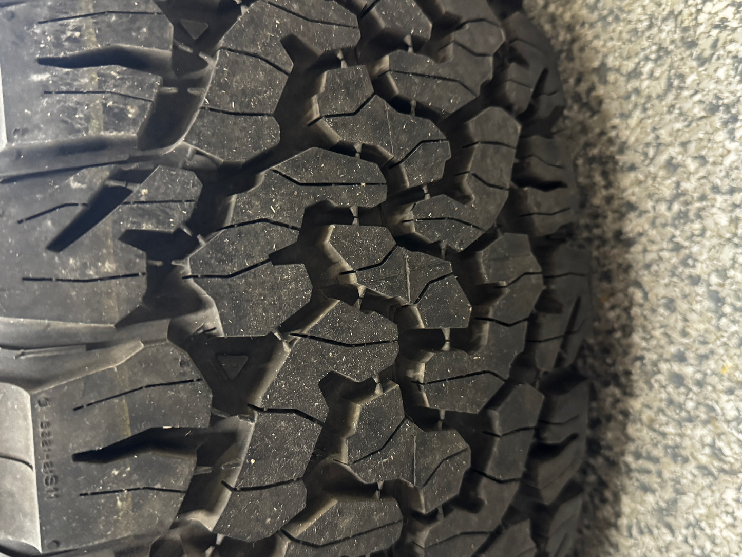 2023-2025 F-150 Raptor R Bead Lock Wheel Rim 17x8.5" BFGoodrich 37x12.50x17