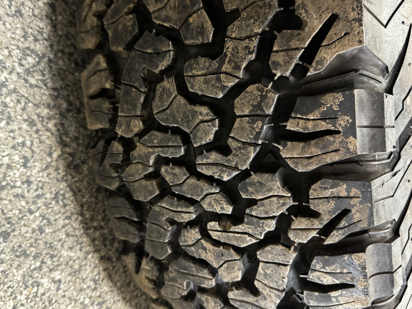 2023-2025 F-150 Raptor R Bead Lock Wheel Rim 17x8.5" BFGoodrich 37x12.50x17